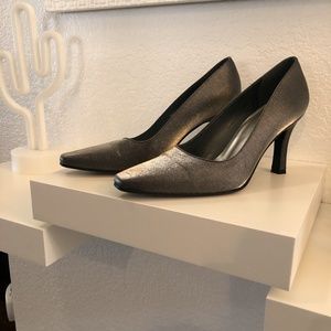 ❤️STUART WEITZMAN❤️ Silver Heels